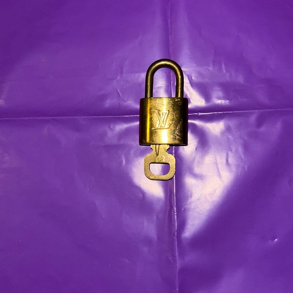 Louis Vuitton Accessories - LOUIS VUITTON #318  Lock and Key Set EUC